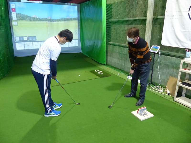田中裕基君と辻洋三がゴルフを語らう一コマ,professional golfer TANAKA Hiroki and TSUJI Yozo