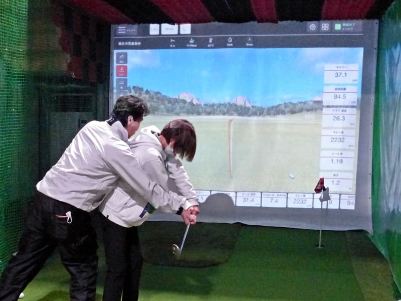 プロゴルファー杉本周作ゴルフスクールのレッスンの様子, a scene of professional golfer SUGIMOTO Shusaku Golf School